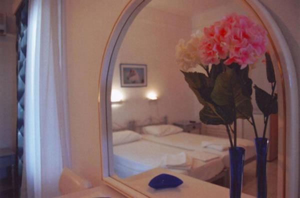 Aparthotel Angela's Galissas Zimmer foto